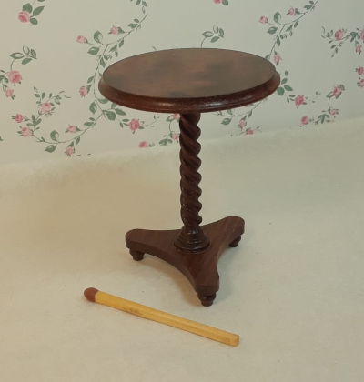 Barley twist pillar table (2)